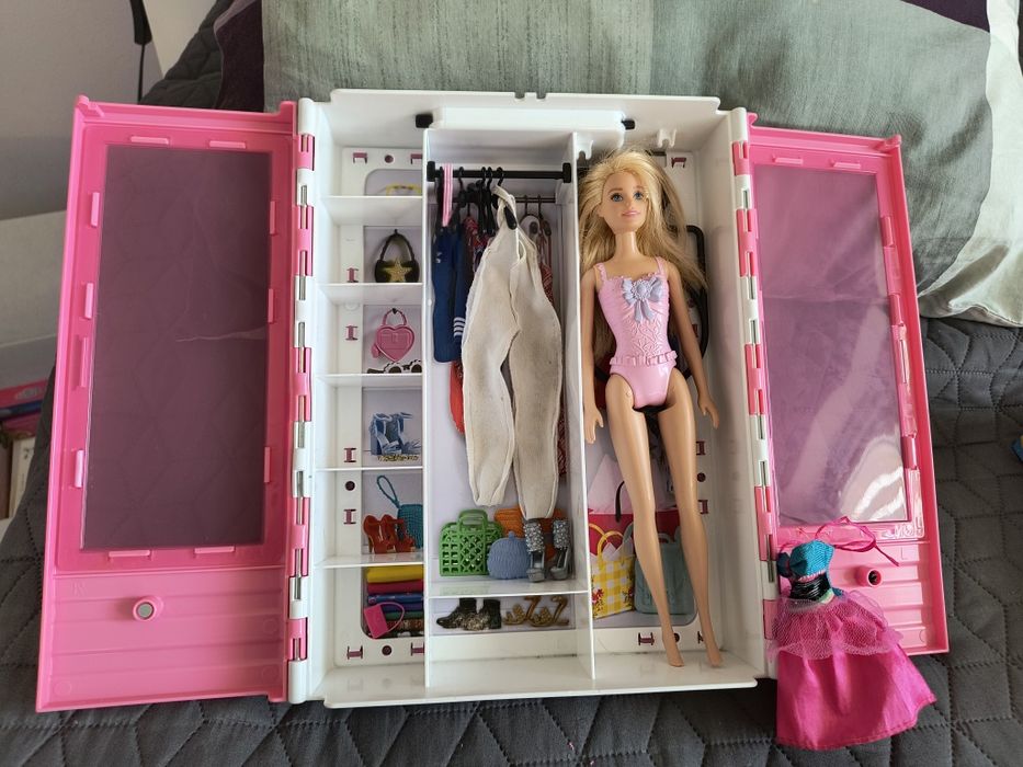 Szafa barbie plus zestaw zabawek