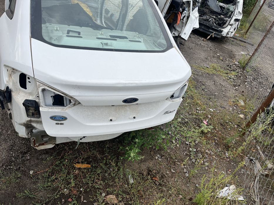 Заднее стекло Ford Fiesta седан стекло багажника Форд Фиеста