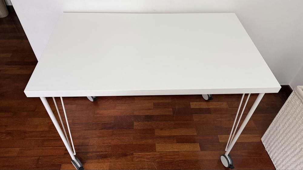 Secretária IKEA – Branca com Rodízios