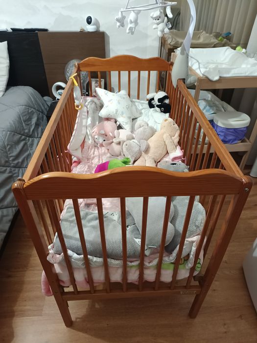 Berço de bebê com colchão novo