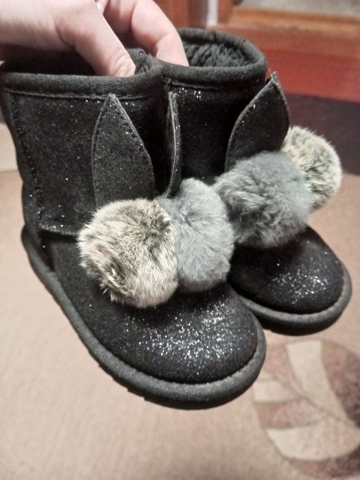 Угги на дівчинку