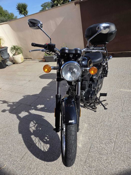 Benelli Imperiale 400 – Clássica Moderna | 2019 | 10.700 km
