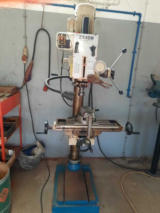 VENDO Engenho de Furar com Mesa de Fresar