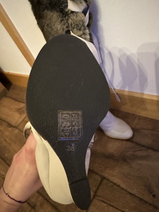 Skórzane buty na koturnie Gucinari