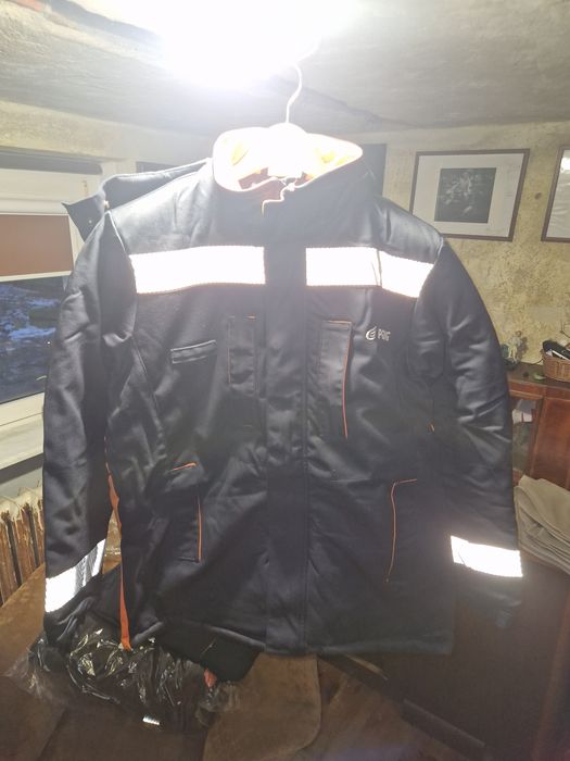 Dwa kombinezony dwuczęściowe, zimowe