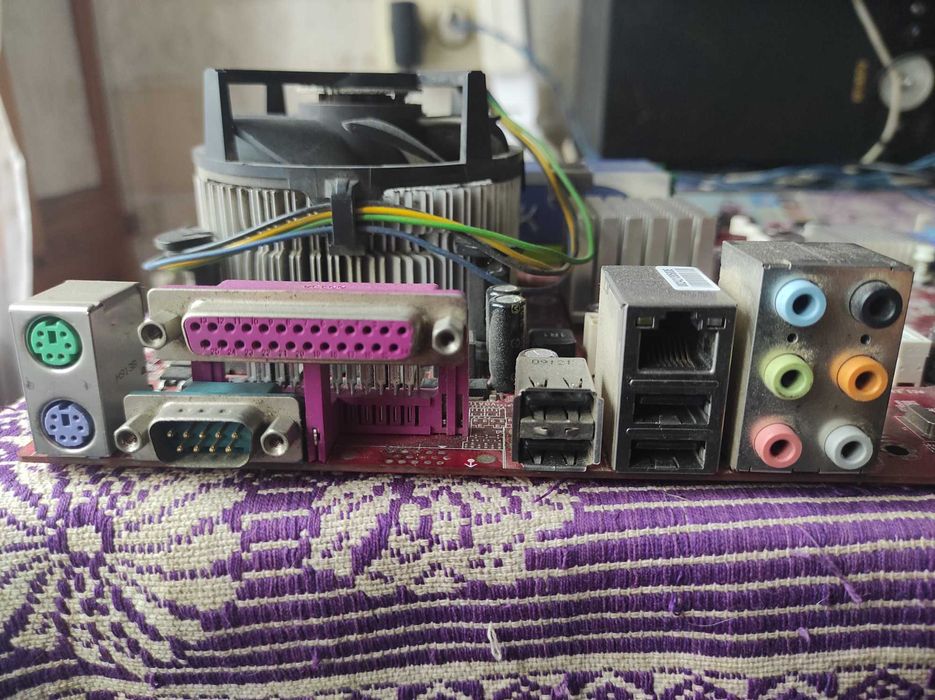 Комплект: материнка Msi p31 neo v2, видеокарта gts 250, intel core2duo