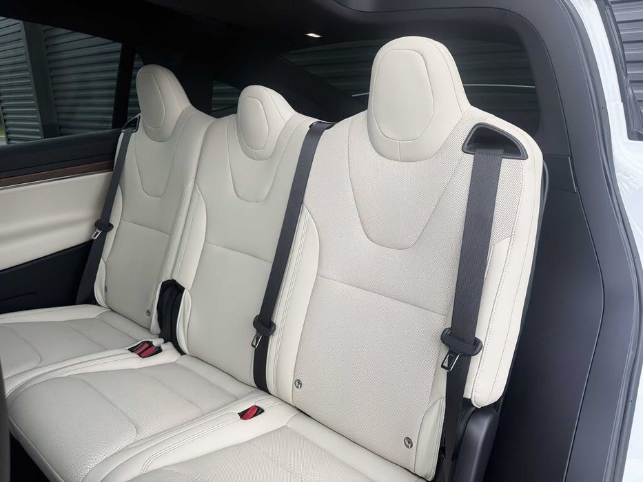 Tesla Model X      2022