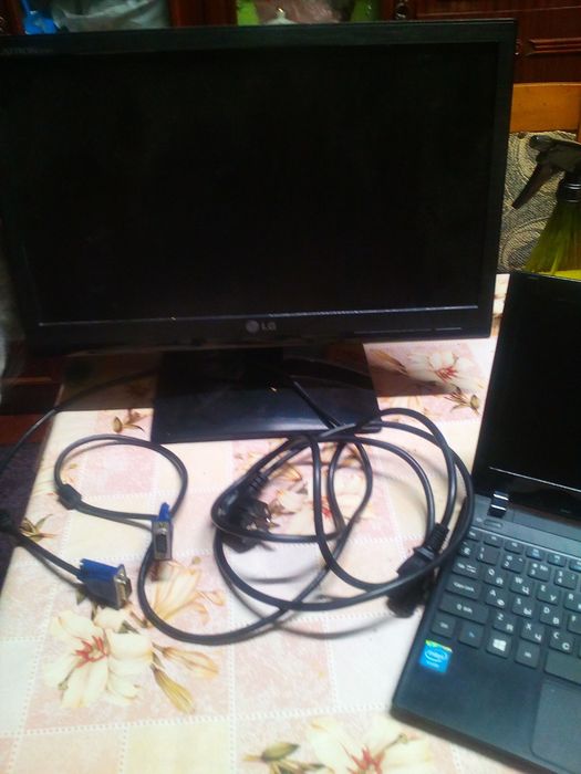 Нетбук Asus б/у.Продаю комплектом.