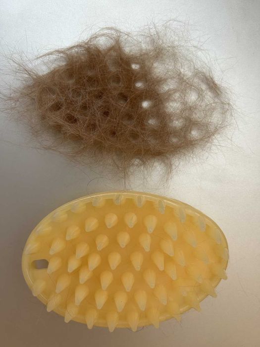 Щетка силиконовая для собак и кошек DoggyMan.Размер L Силіконова щітка