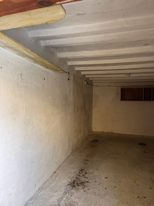 Garaż murowany koło Galerii Graffika