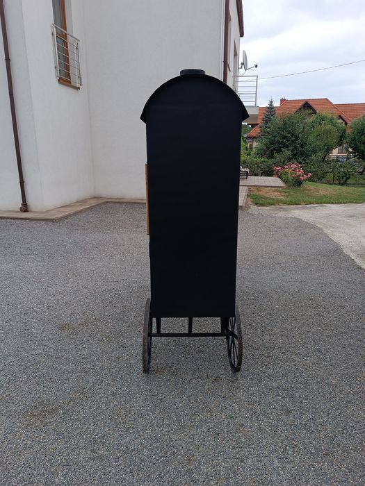 Grill z wedzarnią