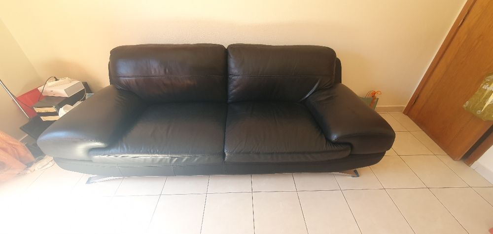 Sofá Preto Pele 3 Lugares