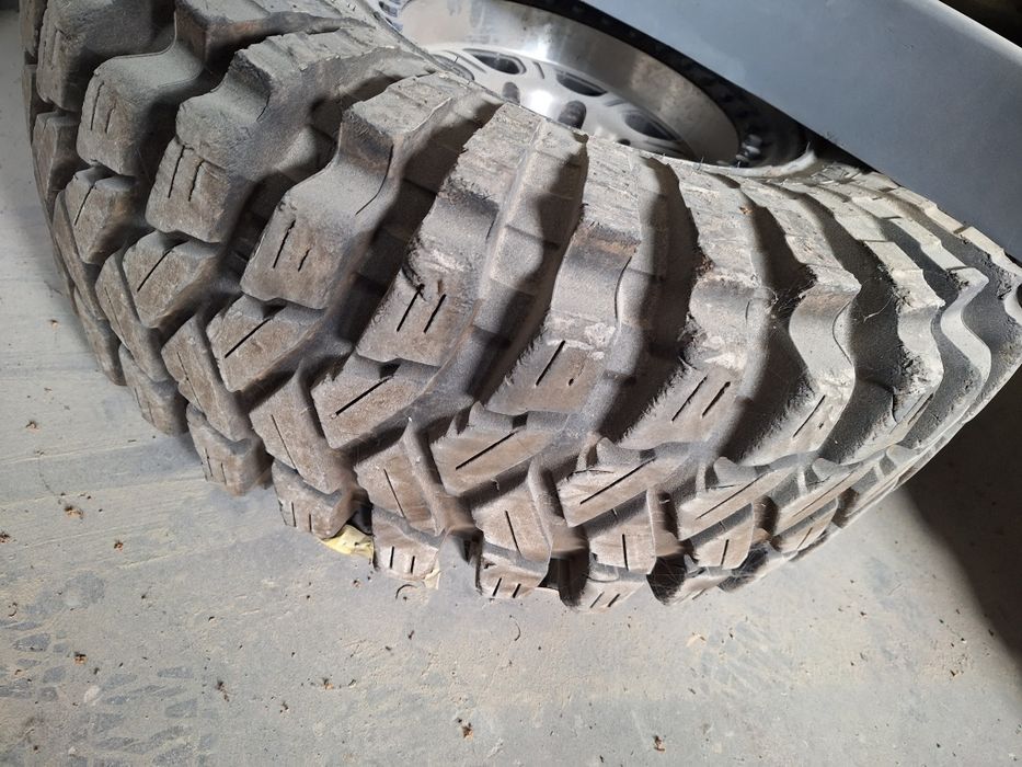 Pneus 37 trepador e jantes