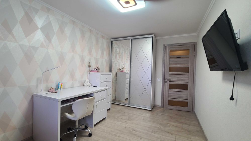 Продам 2-кімнатну квартиру центр