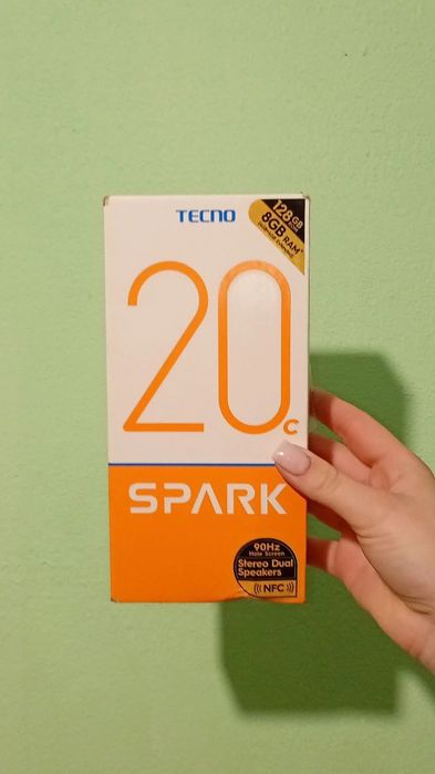 Продаю Tecno Spark 20C, телефон повністю робочий, є пару нюансів