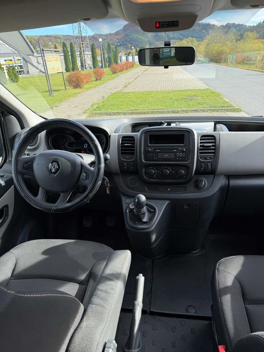 Renault Trafic 8 osób