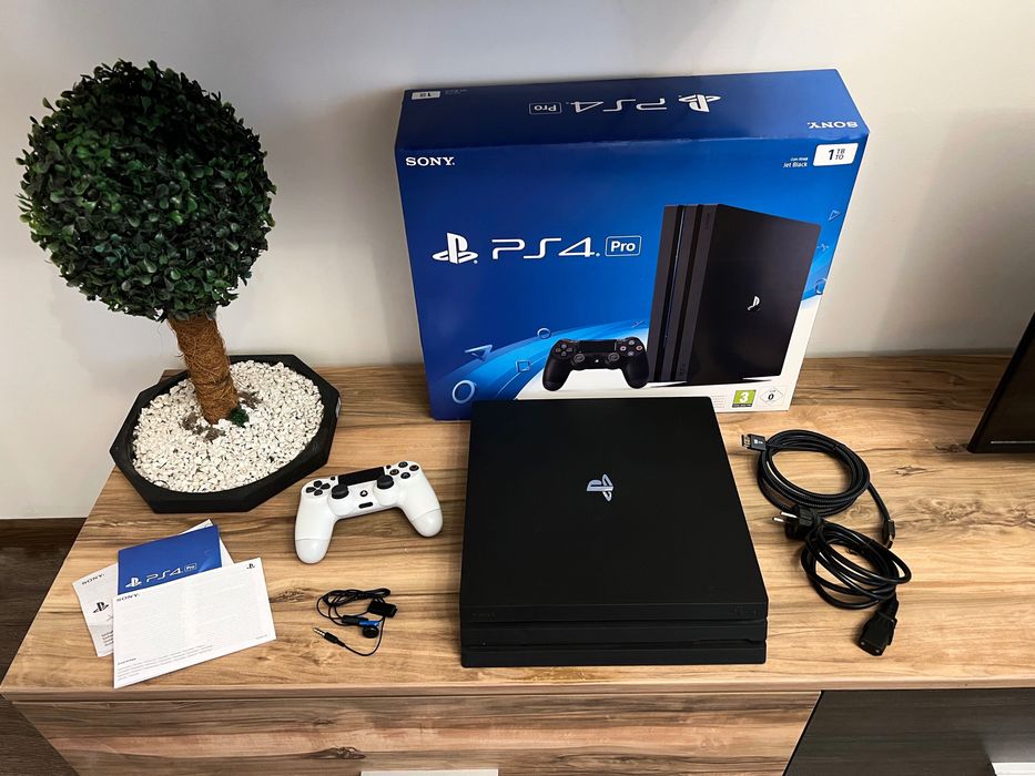Sony PlayStation 4 Pro (PS4 Pro) 1TB
