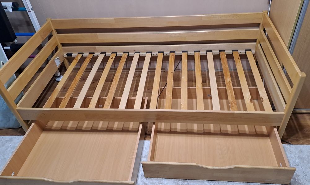 Односпальне  ліжко дерев'яне, бук 90 × 200