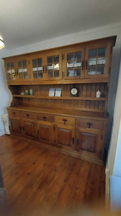 Móvel de Sala de Jantar - Madeira de Castanho