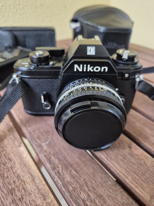 Maquina Fotográfica Analógica Nikon EM 35mm