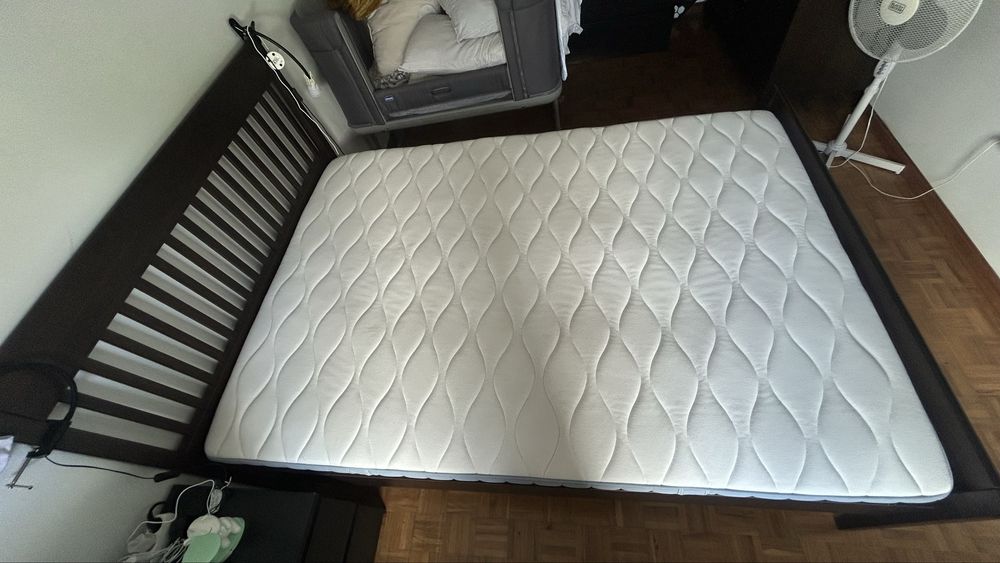 Cama e colchão Ikea