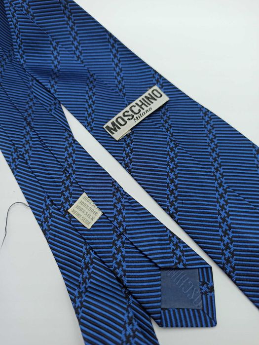 Moschino granatowy niebieski jedwabny krawat mos04