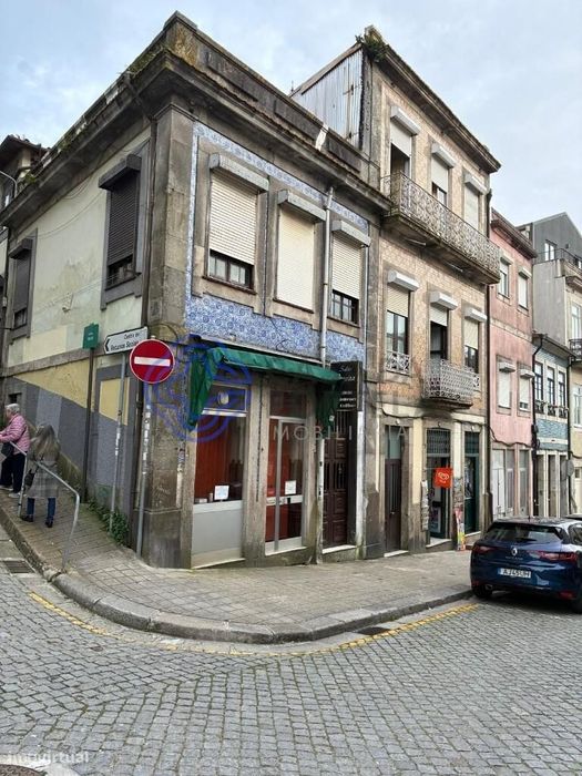 Casa antiga com terreno em zona Nobre do Porto para edificação de préd