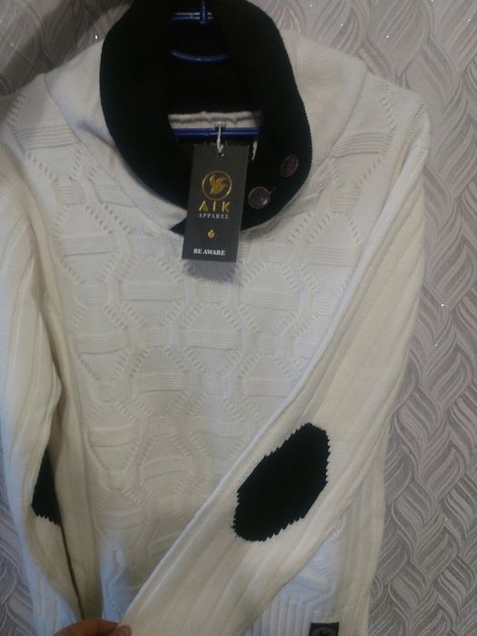 Продам светр APPAREL