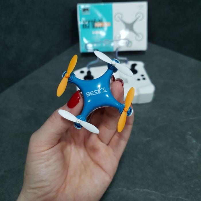 Іграшковий міні-дрон на радіоуправлінні, квадрокоптер, радіокеруванні