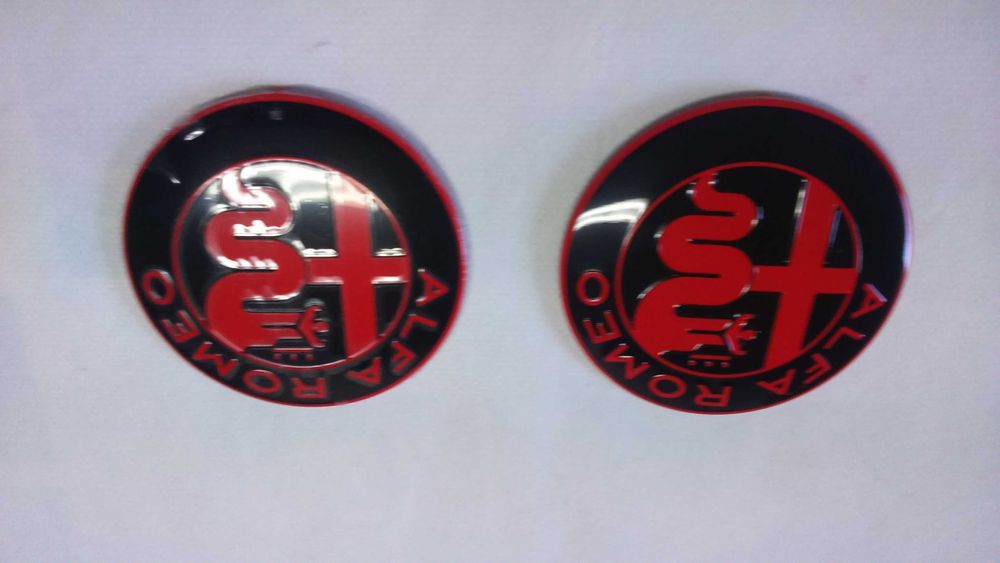 Alfa Romeo - Conjunto kit de 9 emblemas/símbolos e centros de jante