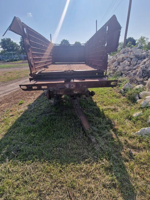 Прицец кормороздавач КТУ - 10