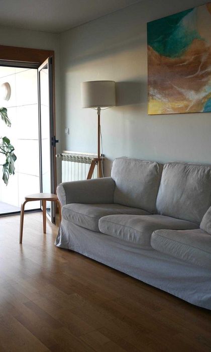 Sofá EKTORP Bege 3 lugares + Repousa-pés c/arrumação)