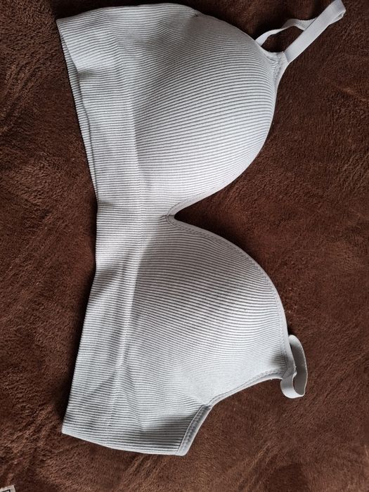 Бюстгальтер жіночі