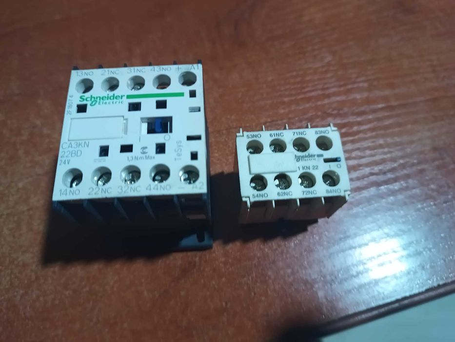 Schneider Stycznik pomocniczy 10A 2Z 2R 24V DC (CA3KN22BD) + LA1KN22