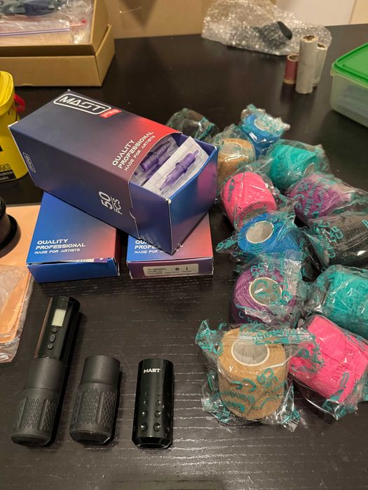 Materiais de tatuagem (Agulhas de Tatuagem + Consumíveis)