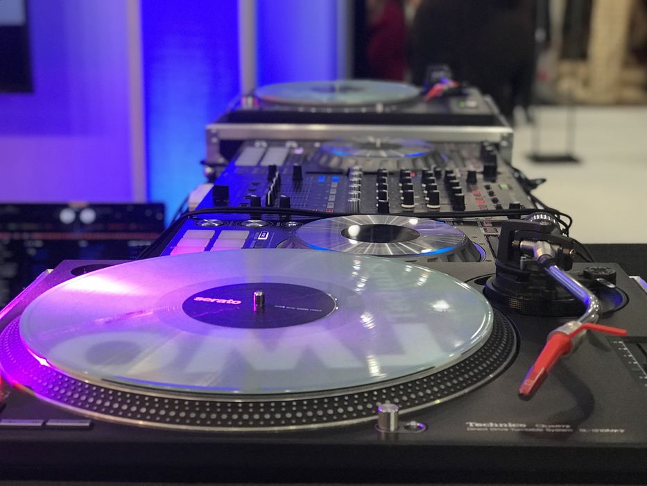 Aluguer equipamento dj som iluminação audiovisuais eventos festas