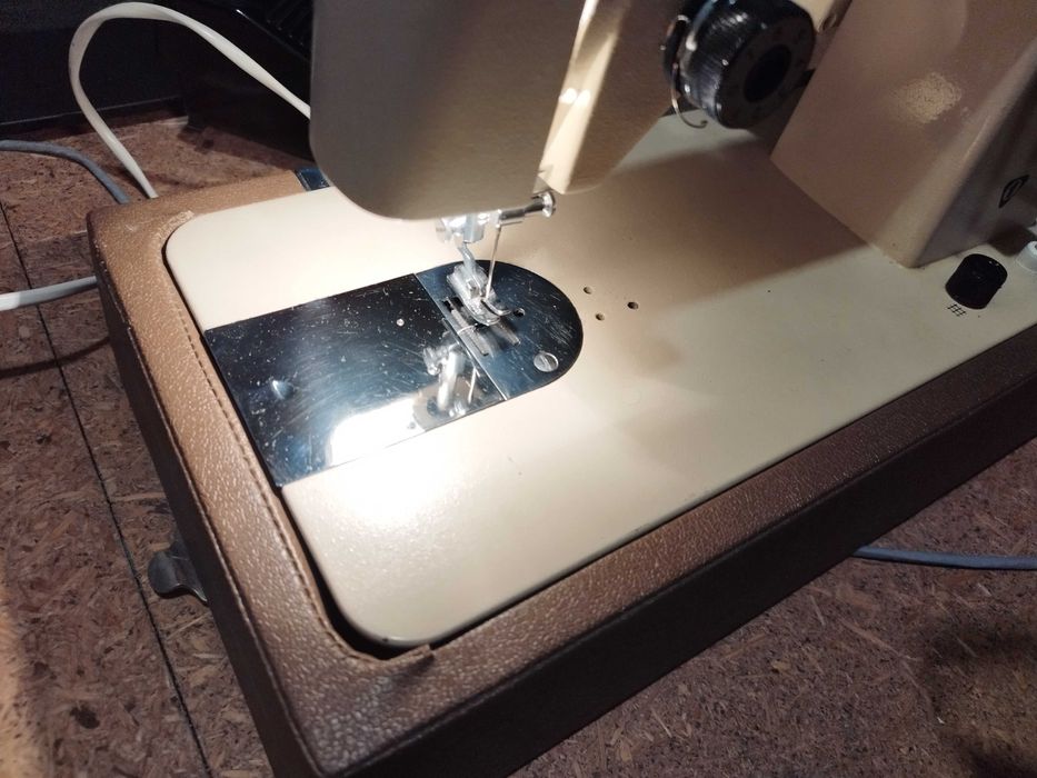 Maszyna do szycia - Predom Łucznik 466