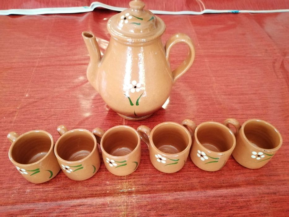 Conjunto de café e cheirinho em barro