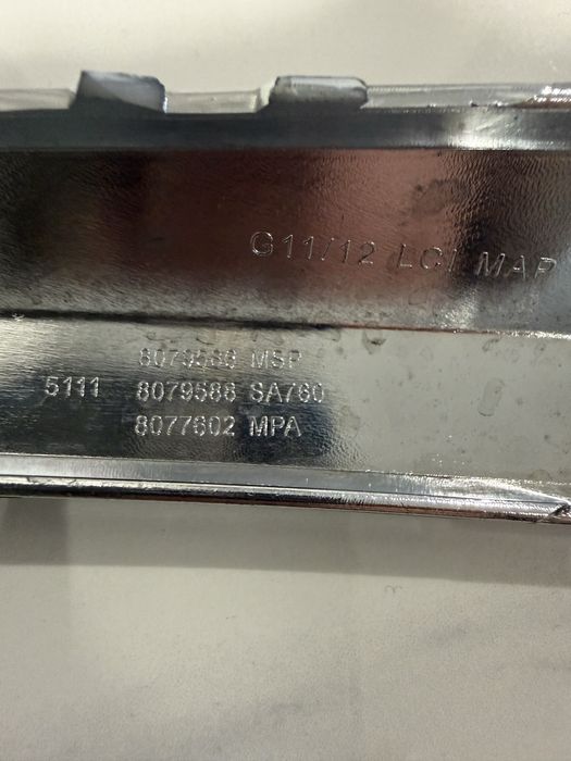 Ліва чорна вітрова накладка переднього бампера BMW 7 серії G11/G12