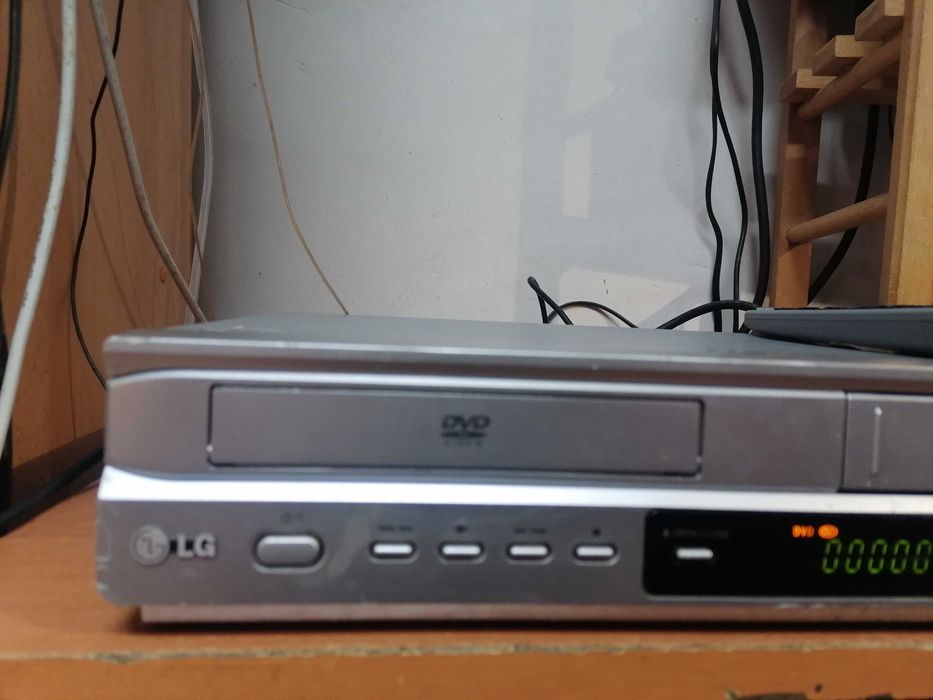 Magnetowid VHS LG V9700 Combo pilot