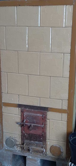 Piec kaflowy do demontażu.