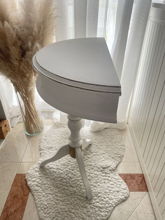 Mesa de apoio vintage branca – meia-lua