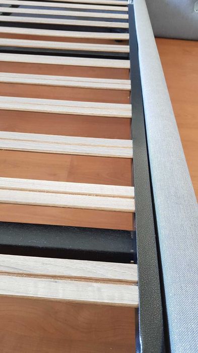 Cama de Casal Exclusiva em Madeira Maciça totalmente acolchoada - Design Premium