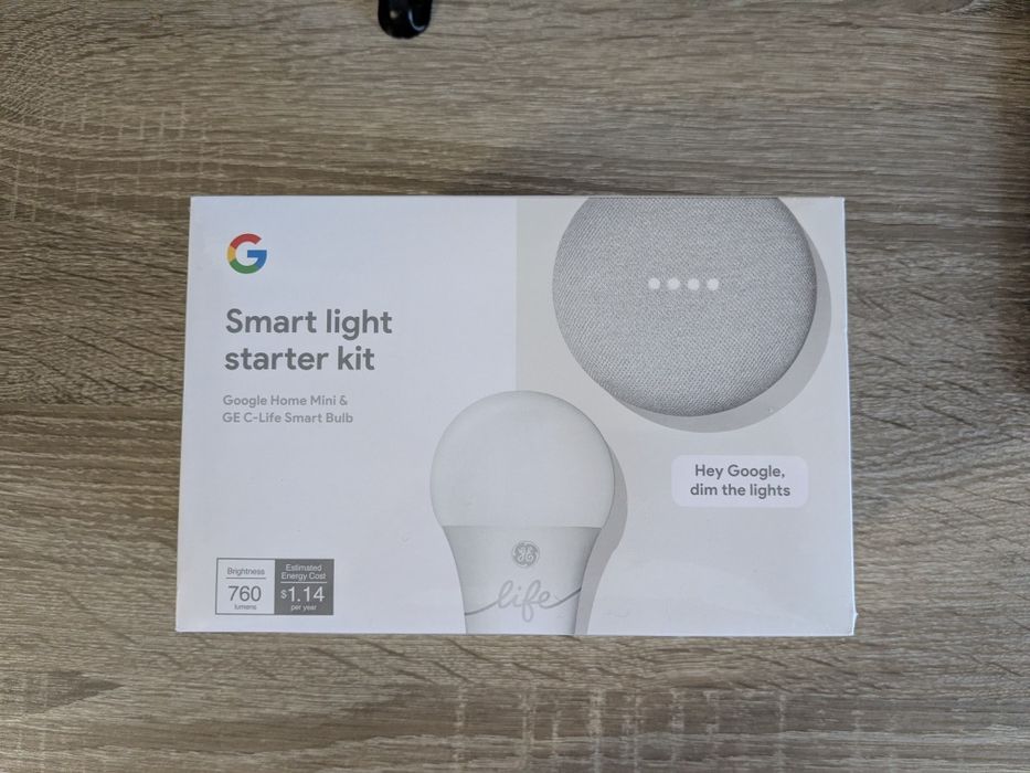 Розумна колонка Google Home Mini + розумна лампочка