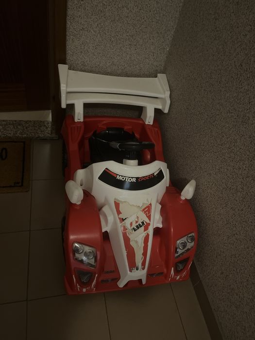 Carro elétrico de brincar