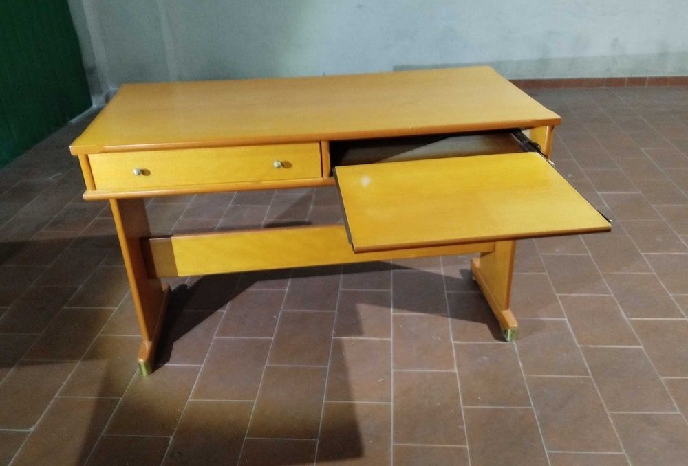 Secretária p/ quarto criança, sala, c/apoio de braço/teclado e Gaveta