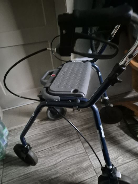 Balkonik chodzik dla osoby starszej niepełnosprawnej