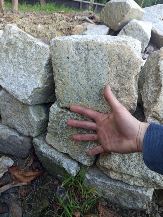 Kostka granit kamień do ogrodu skalniak