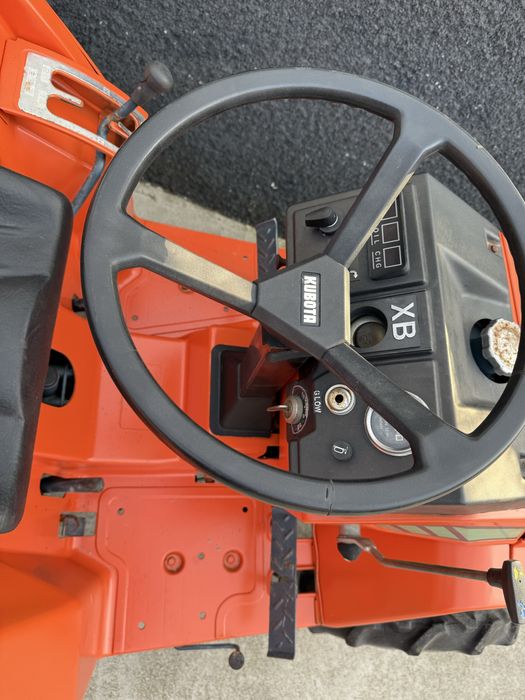 Trator KUBOTA com tração
