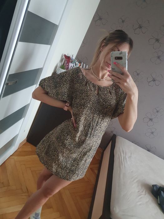 Sukienka Stradivarius panterka